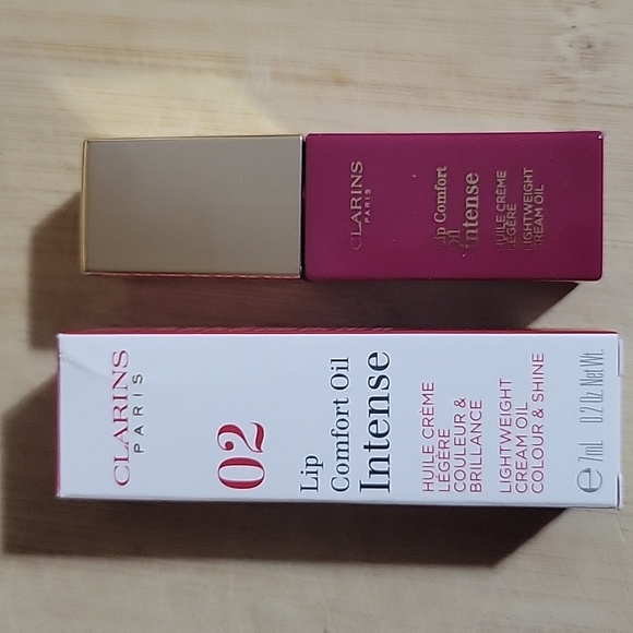 Clarins Lip Comfort Oil Intense - Picture 2 of 5